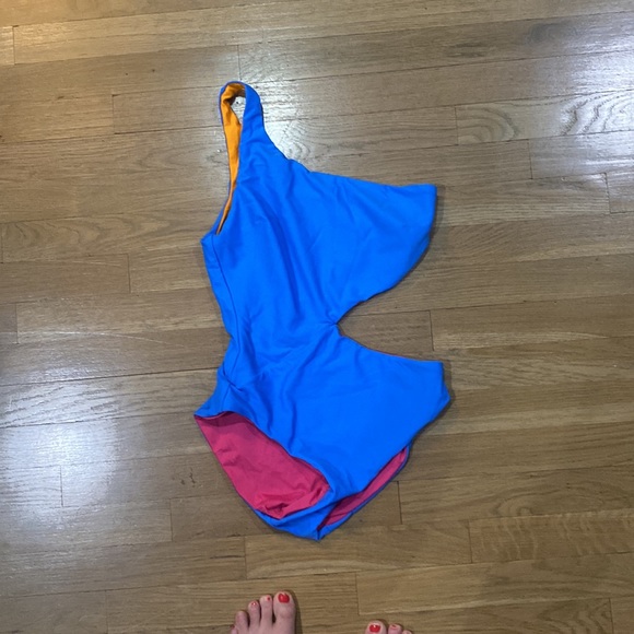 Reversible one piece bathing suit with cut out - Picture 2 of 2